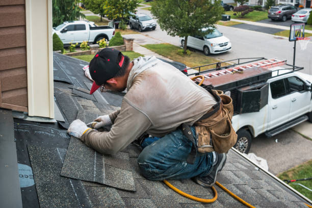 Professional Roofing technician working in Moreland, ID